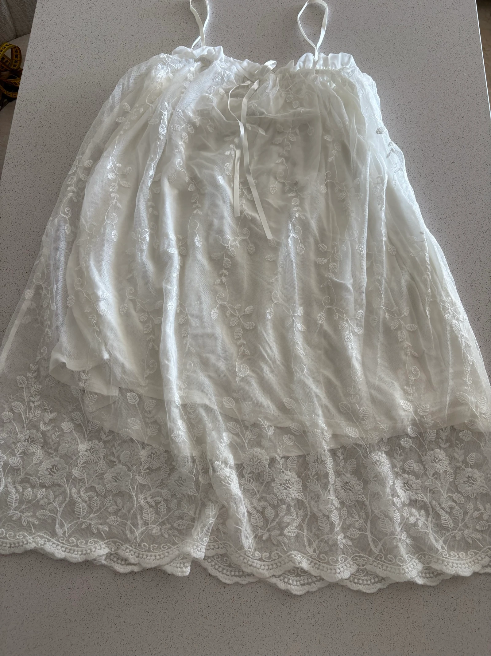 Nuisette blanche brodée romantique Romantic